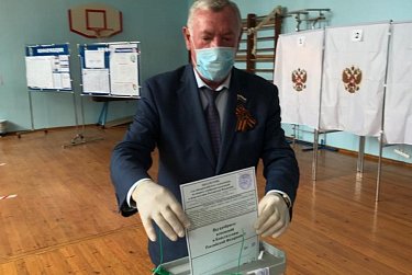 Стартовало голосование по поправкам в Конституцию